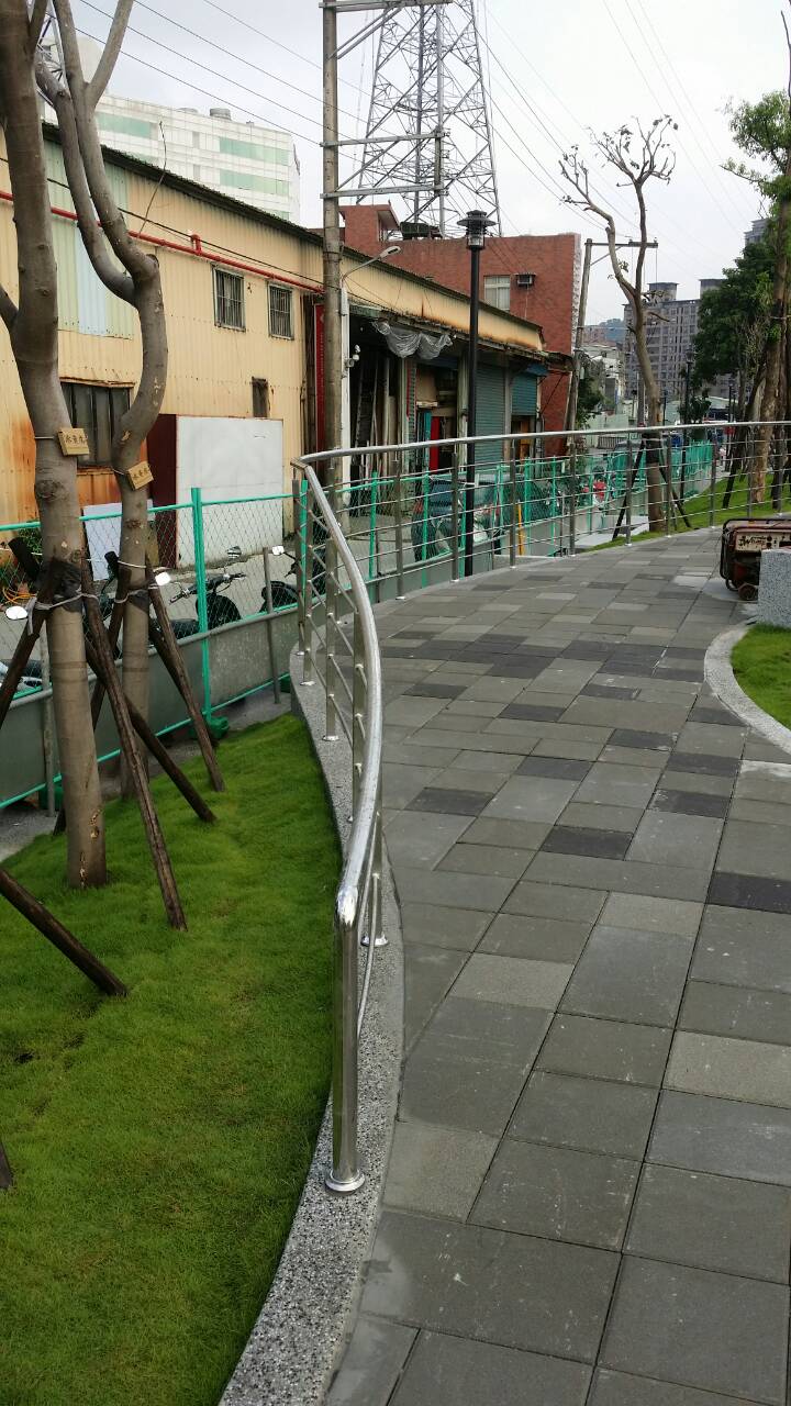 中和公園案欄杆02