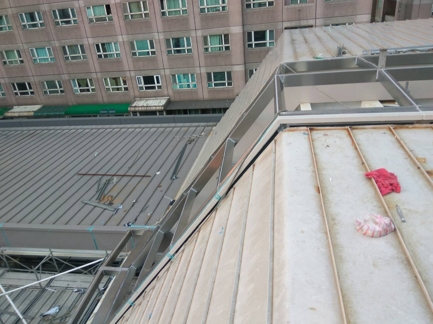 捷運車站天窗不銹鋼包板01