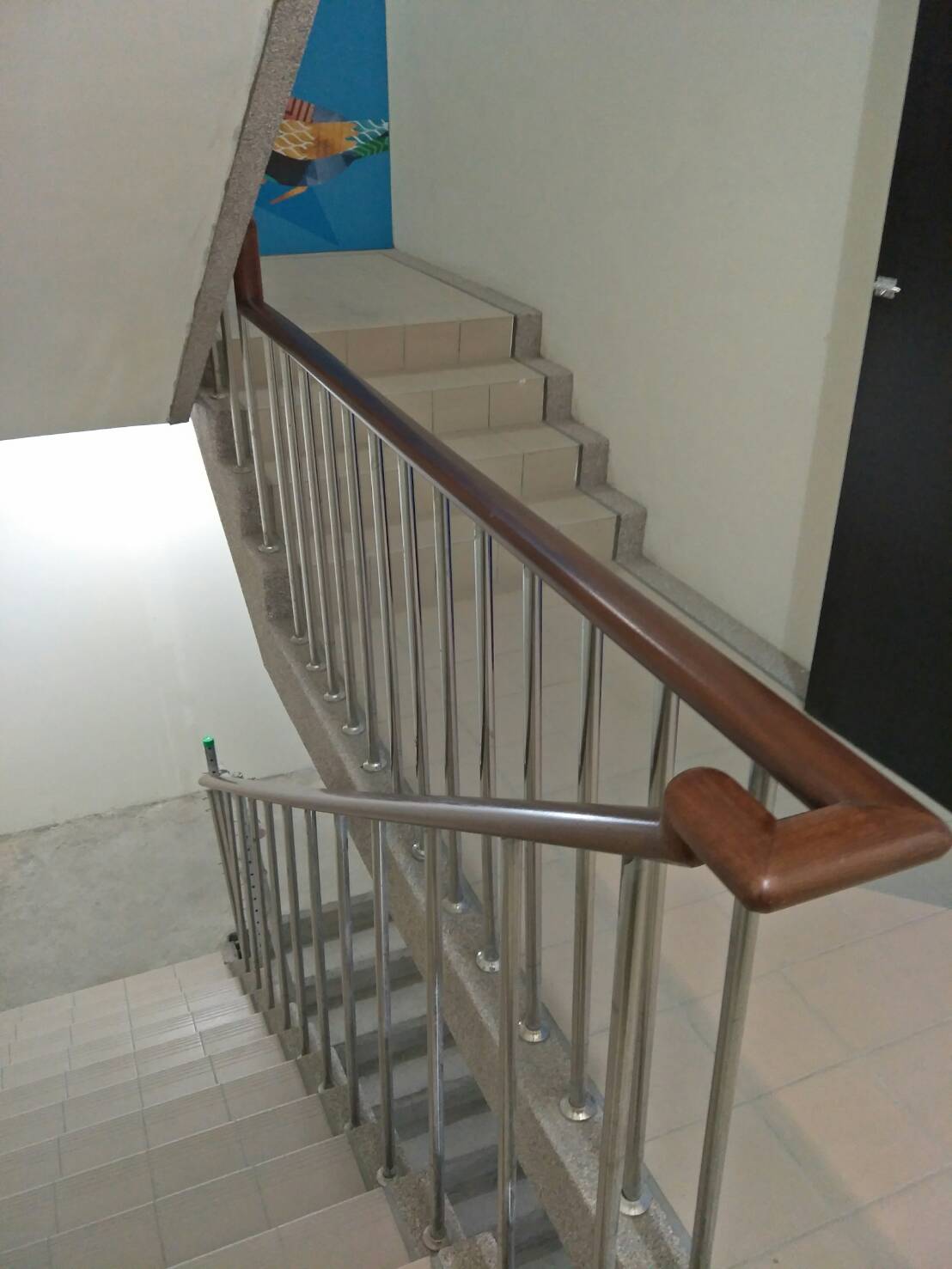 新莊住宅案樓梯木質扶手03