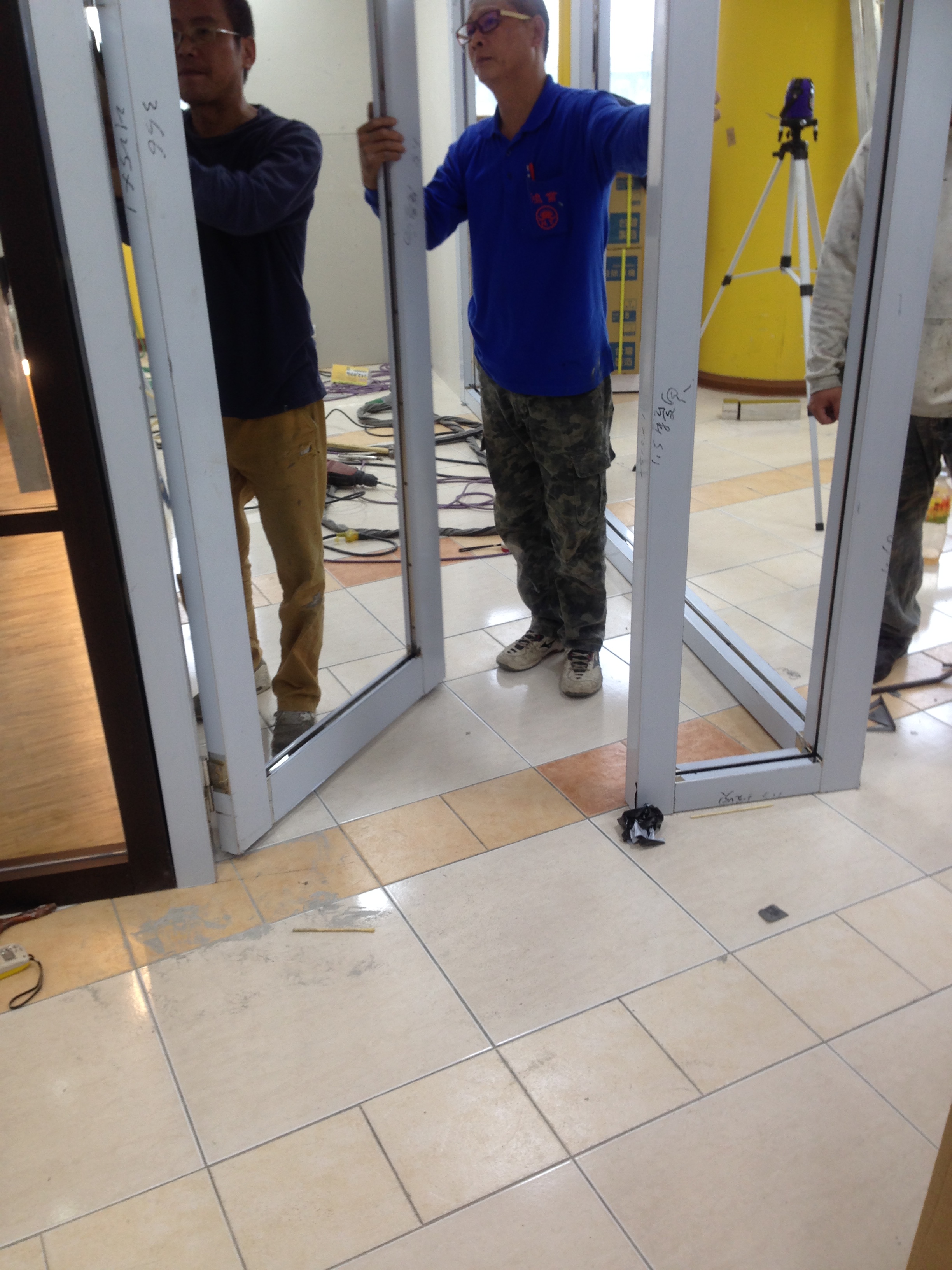 內湖賣場玻璃門02