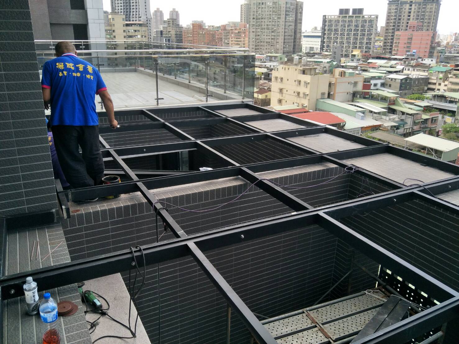 三重住宅玻璃雨遮02