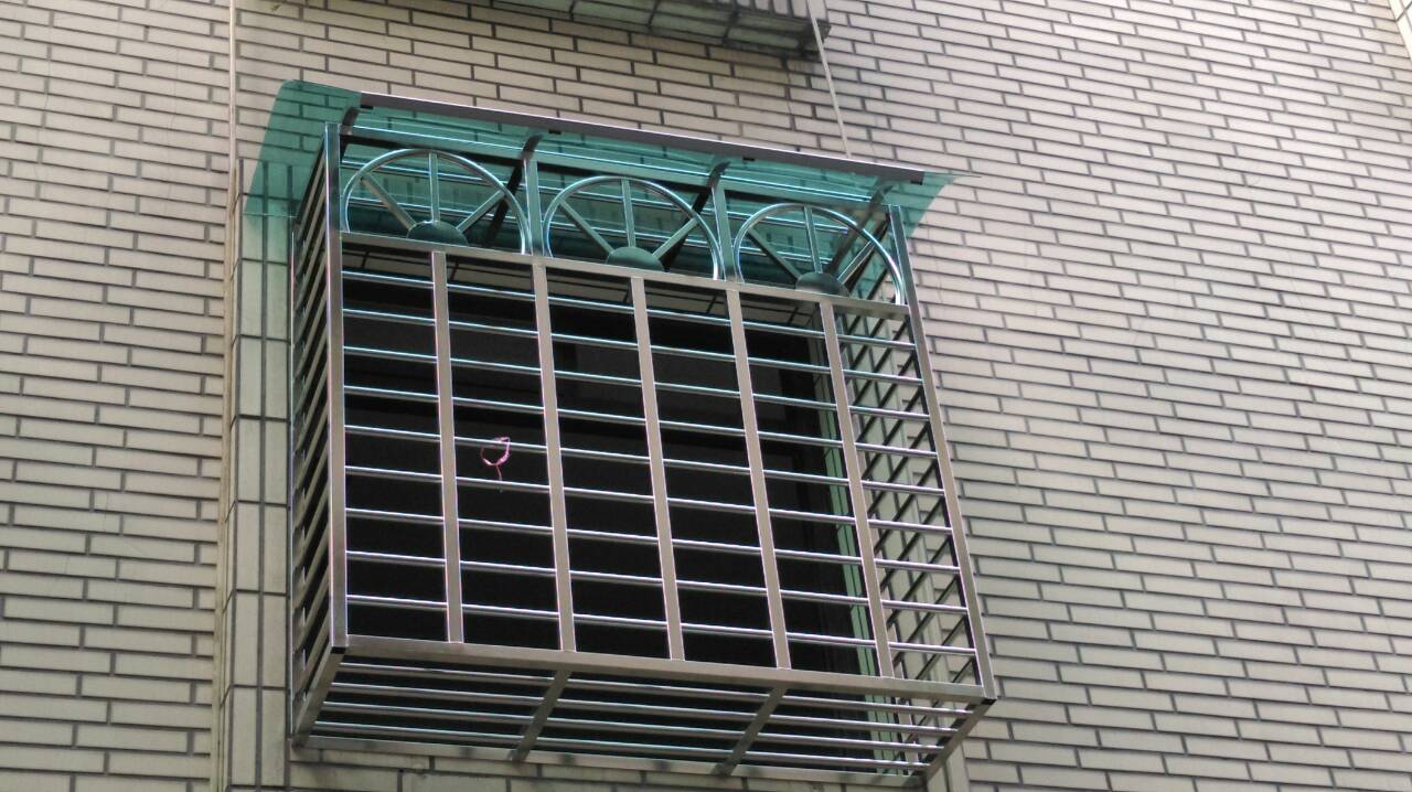 板橋民房採光罩及鐵窗工程02