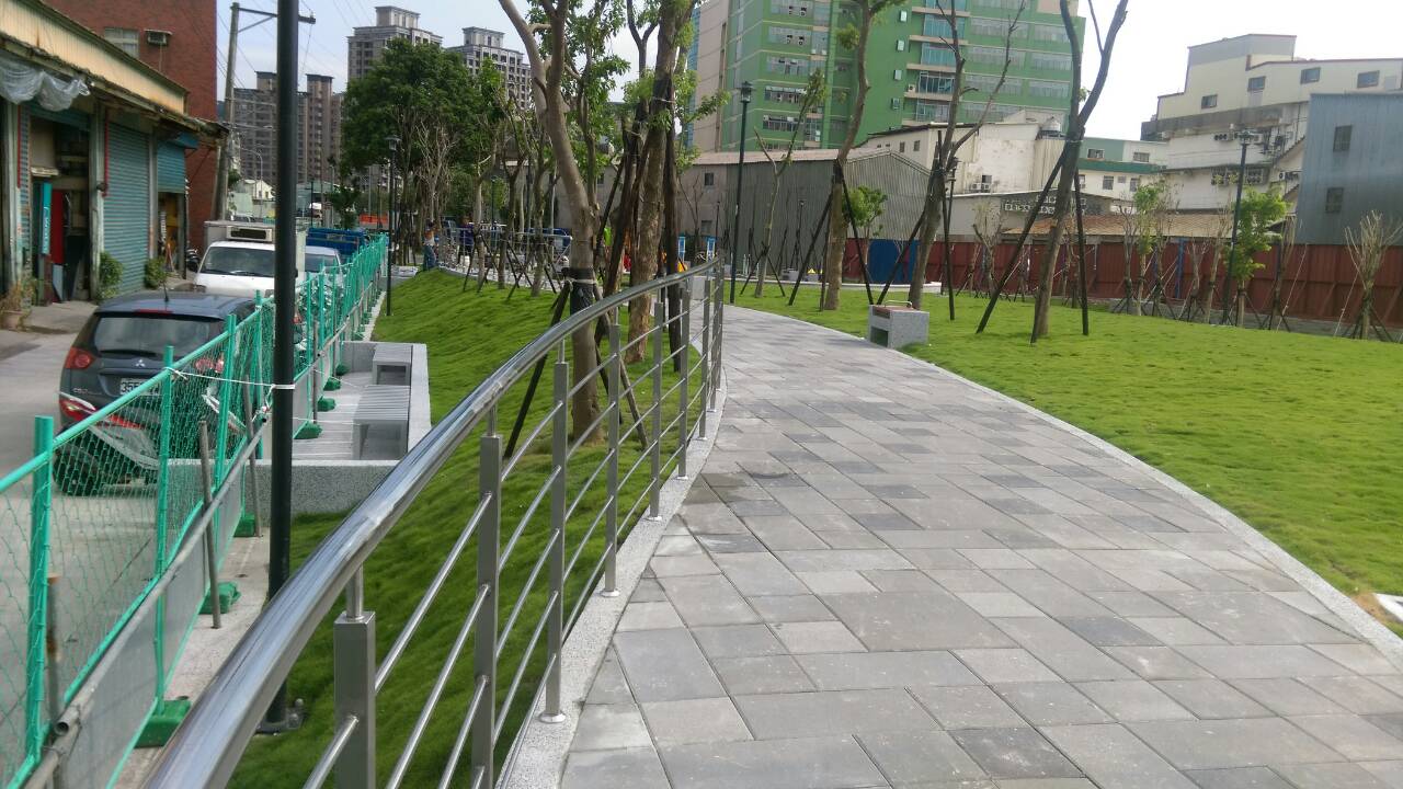 中和公園案欄杆01