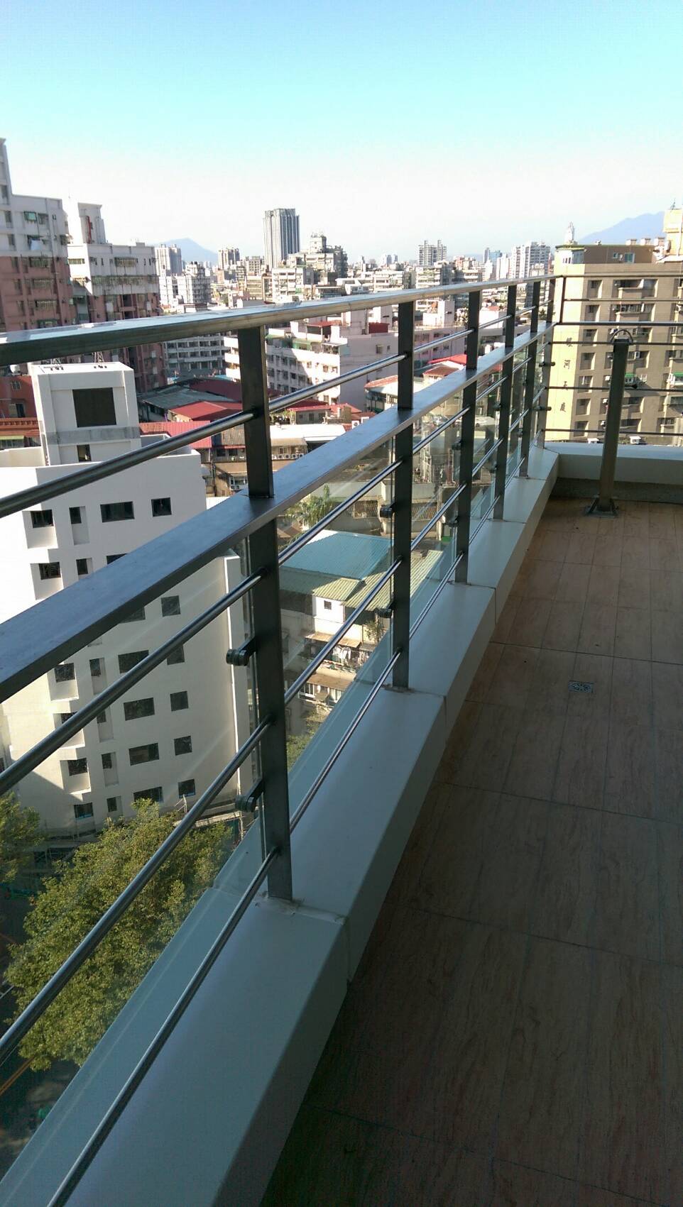 永運案玻璃欄杆02