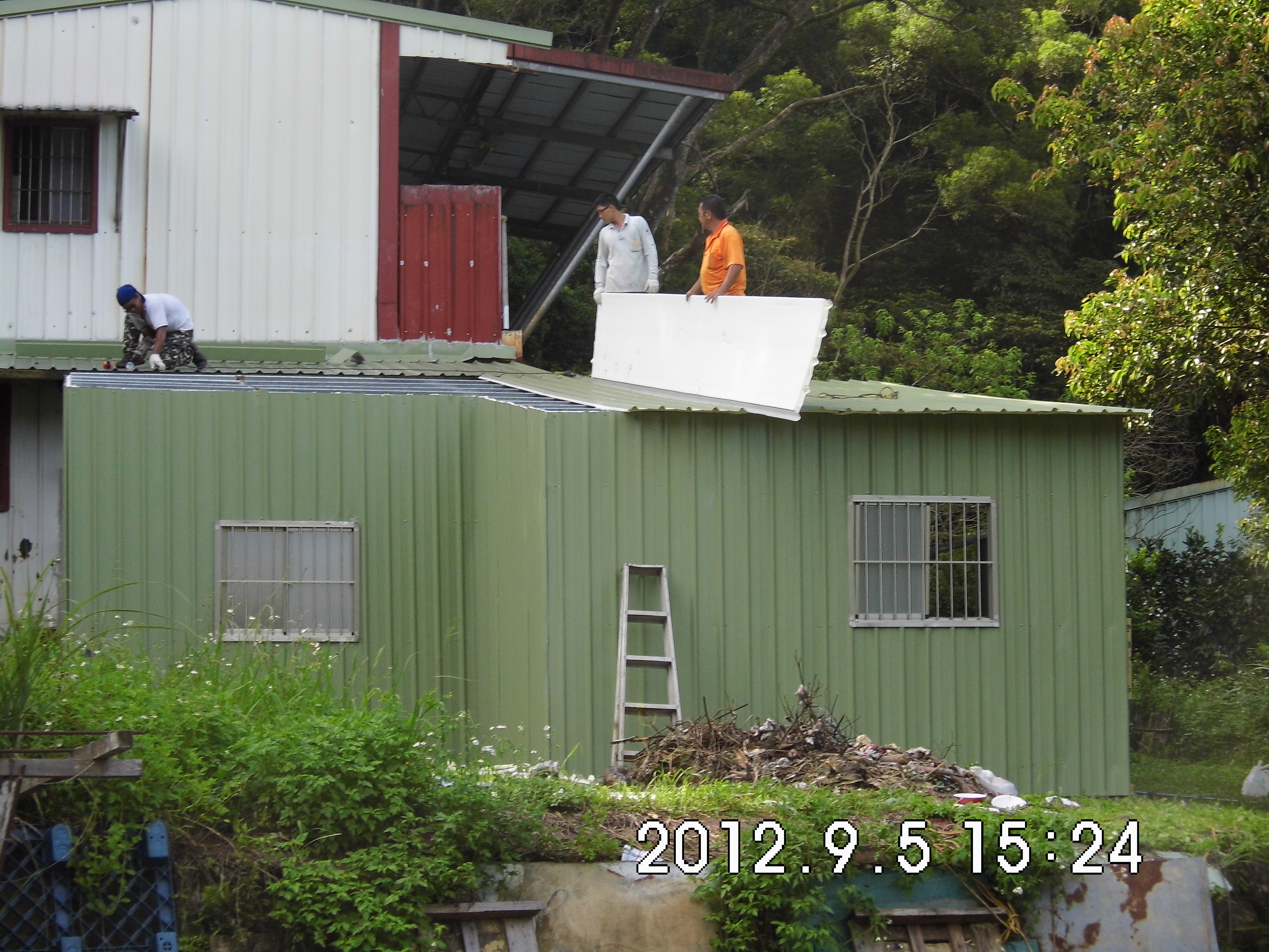 石碇民防鐵皮換新04