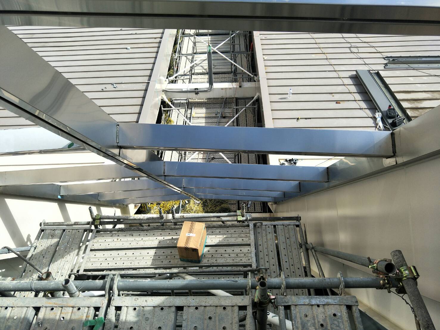 捷運車站天窗不銹鋼包板03