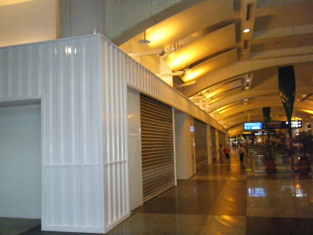 車站賣場造型牆01