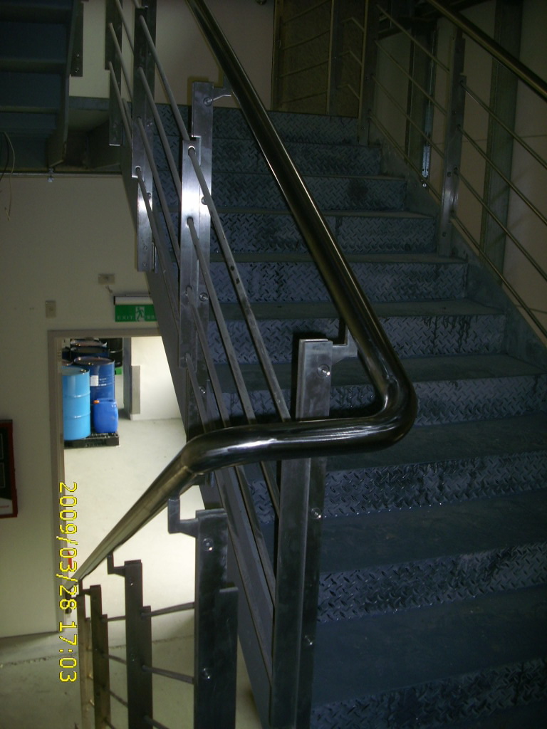 雲林科技廠扶手01