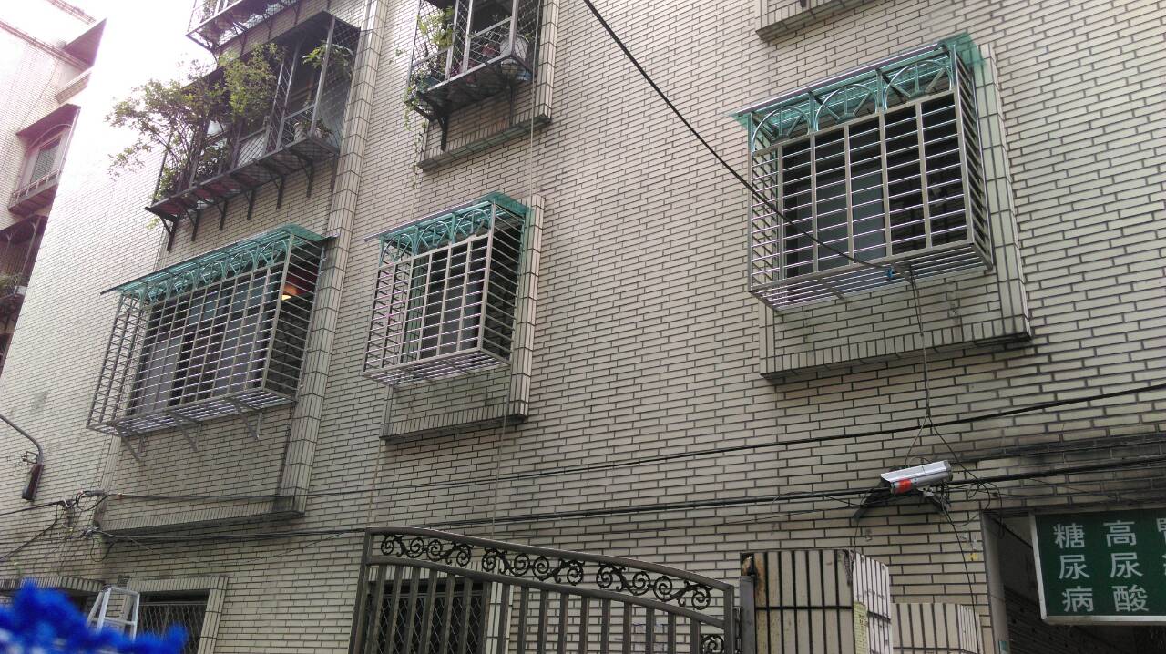 板橋民房採光罩及鐵窗工程03
