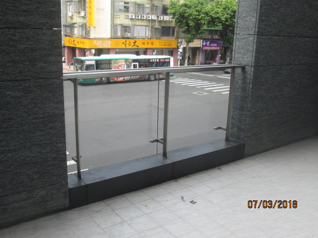 北市住宅玻璃欄杆06
