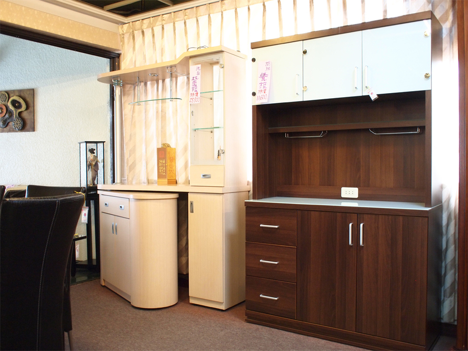 雪杉功能雙面櫃及胡桃餐櫃