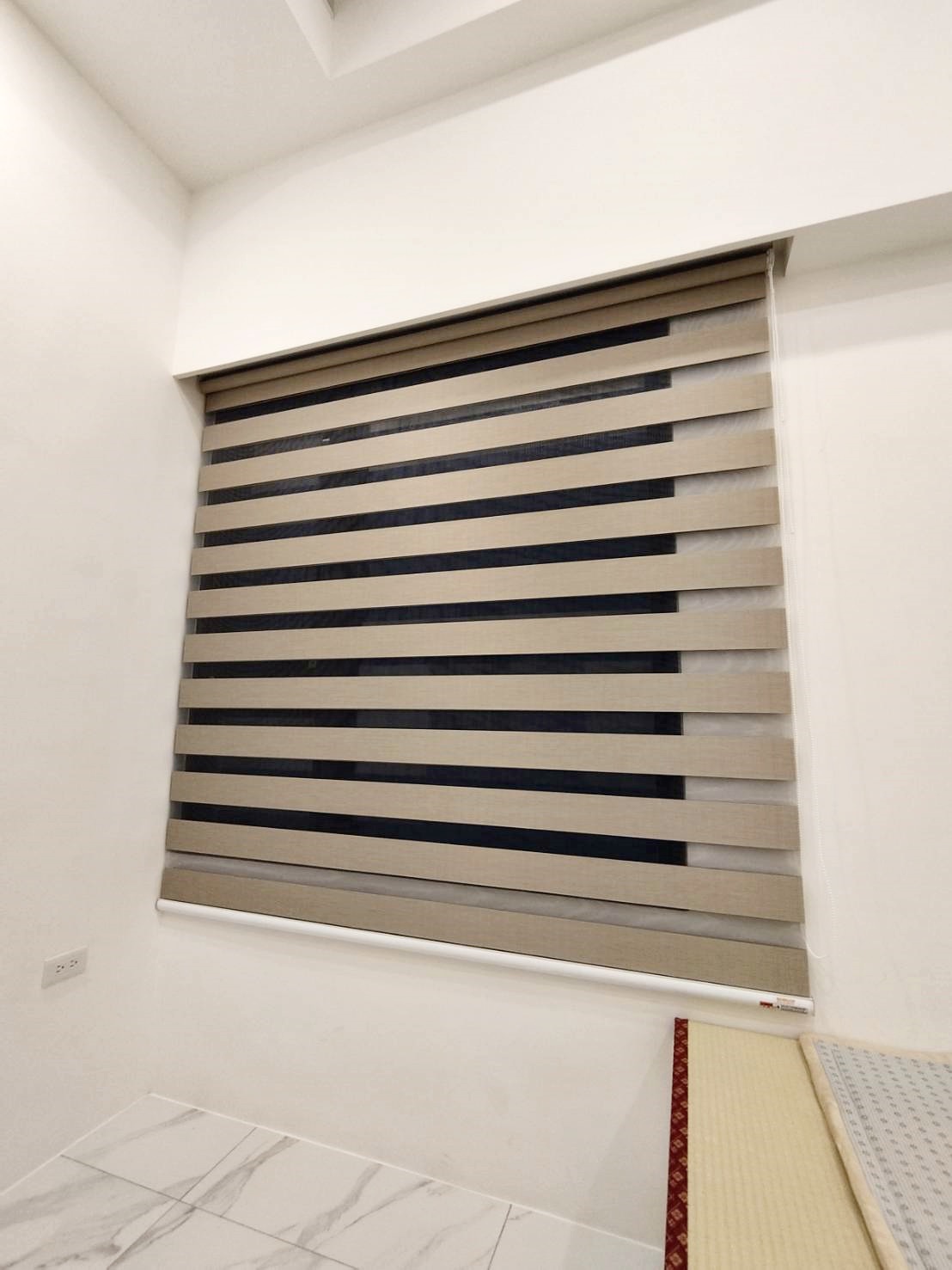 咖啡色系調光捲簾