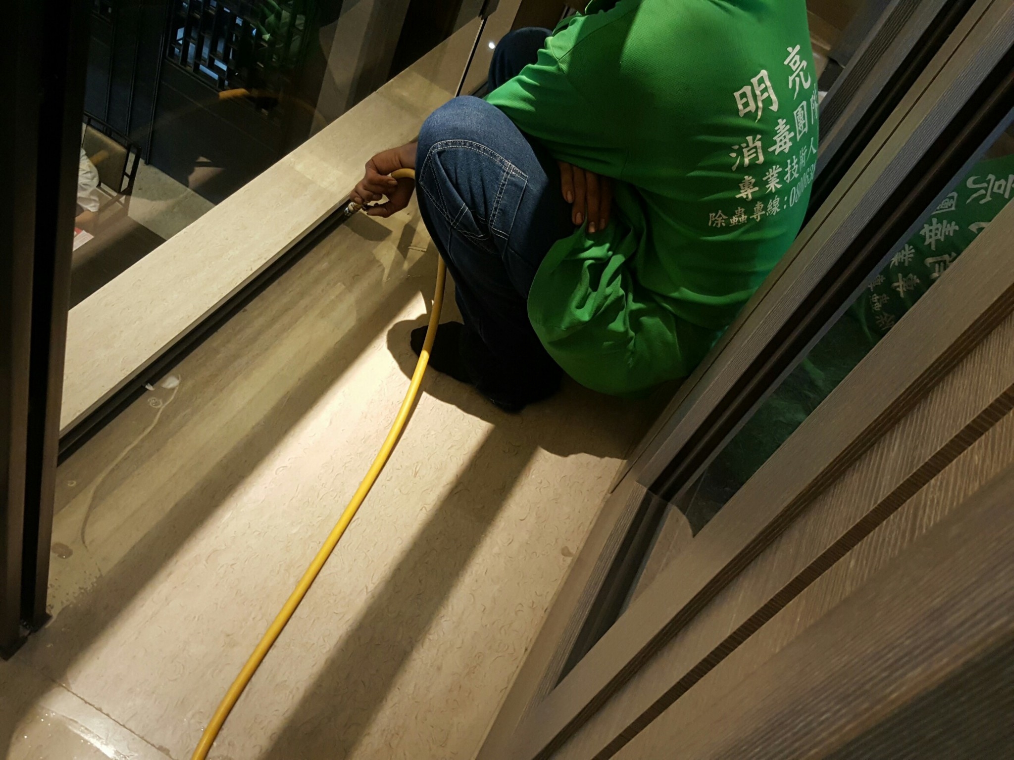 大樓除白蟻