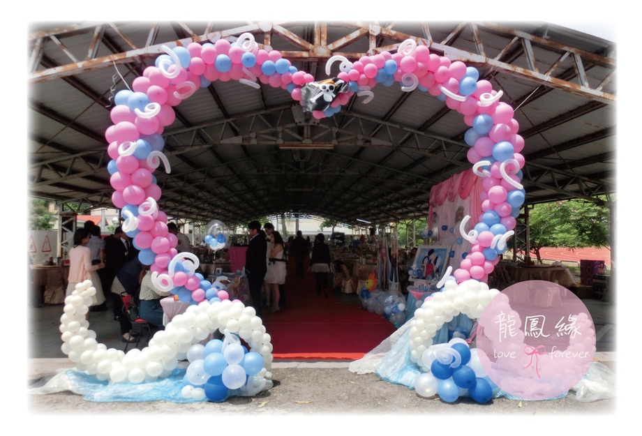 粉藍色卷卷馬車拱門