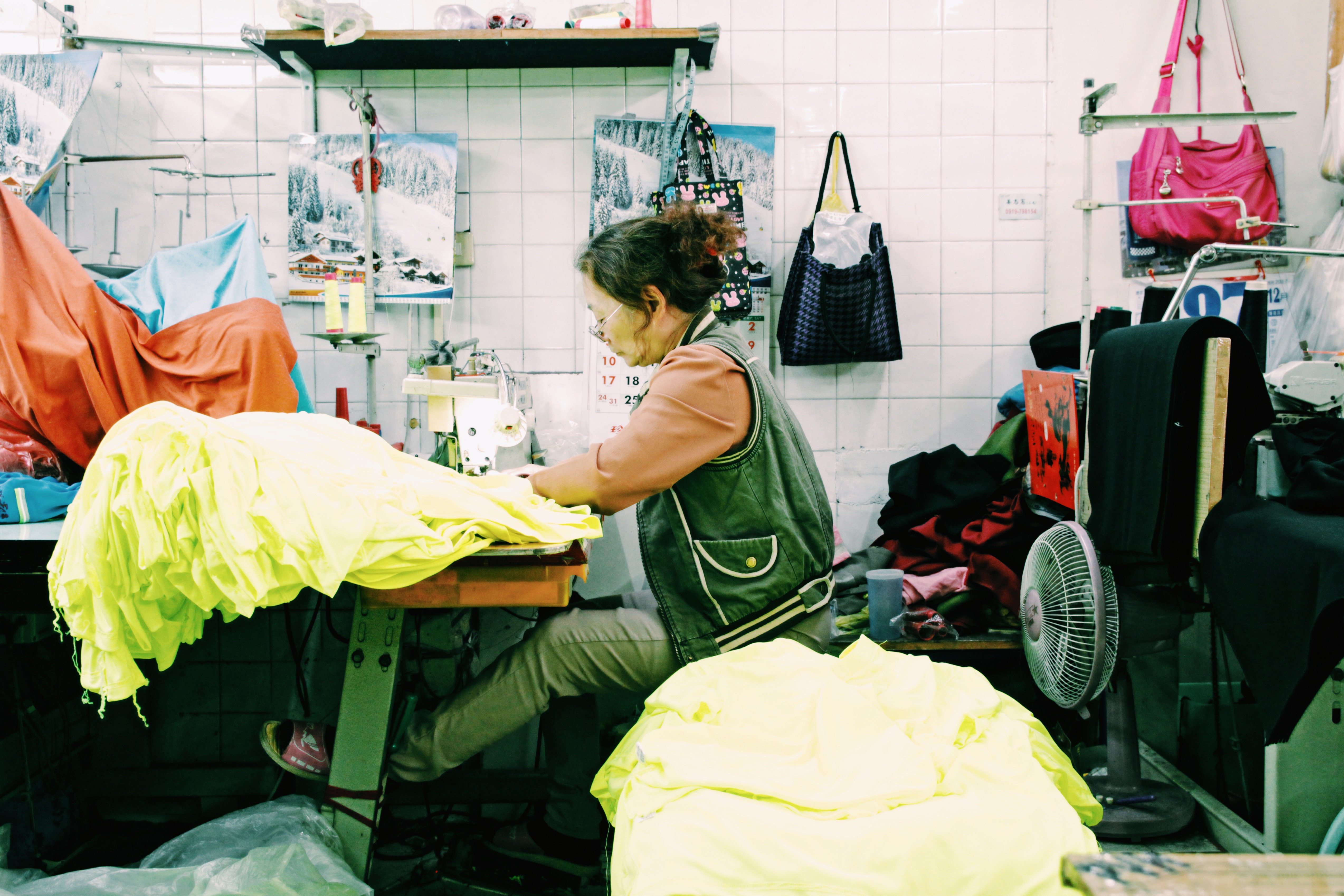 弘新服飾設計企業有限公司