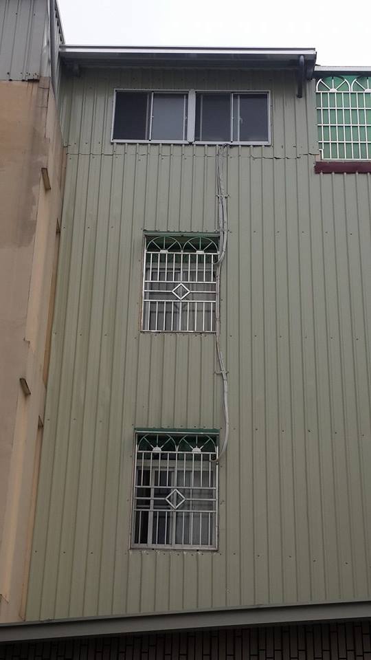 房屋漏水有壁癌直接覆蓋鐵皮烤漆板1