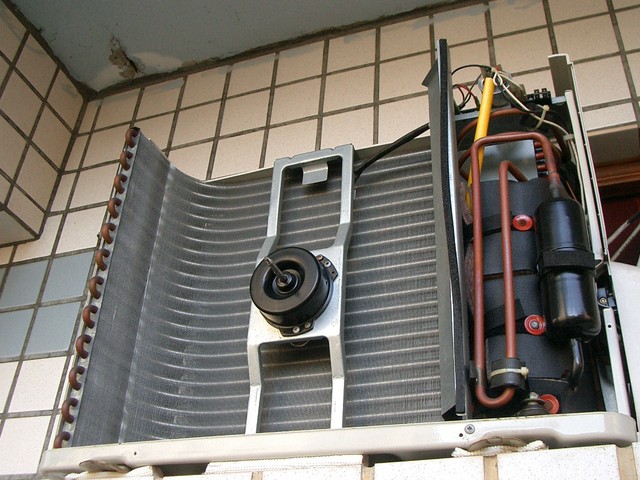 室外機清洗中後