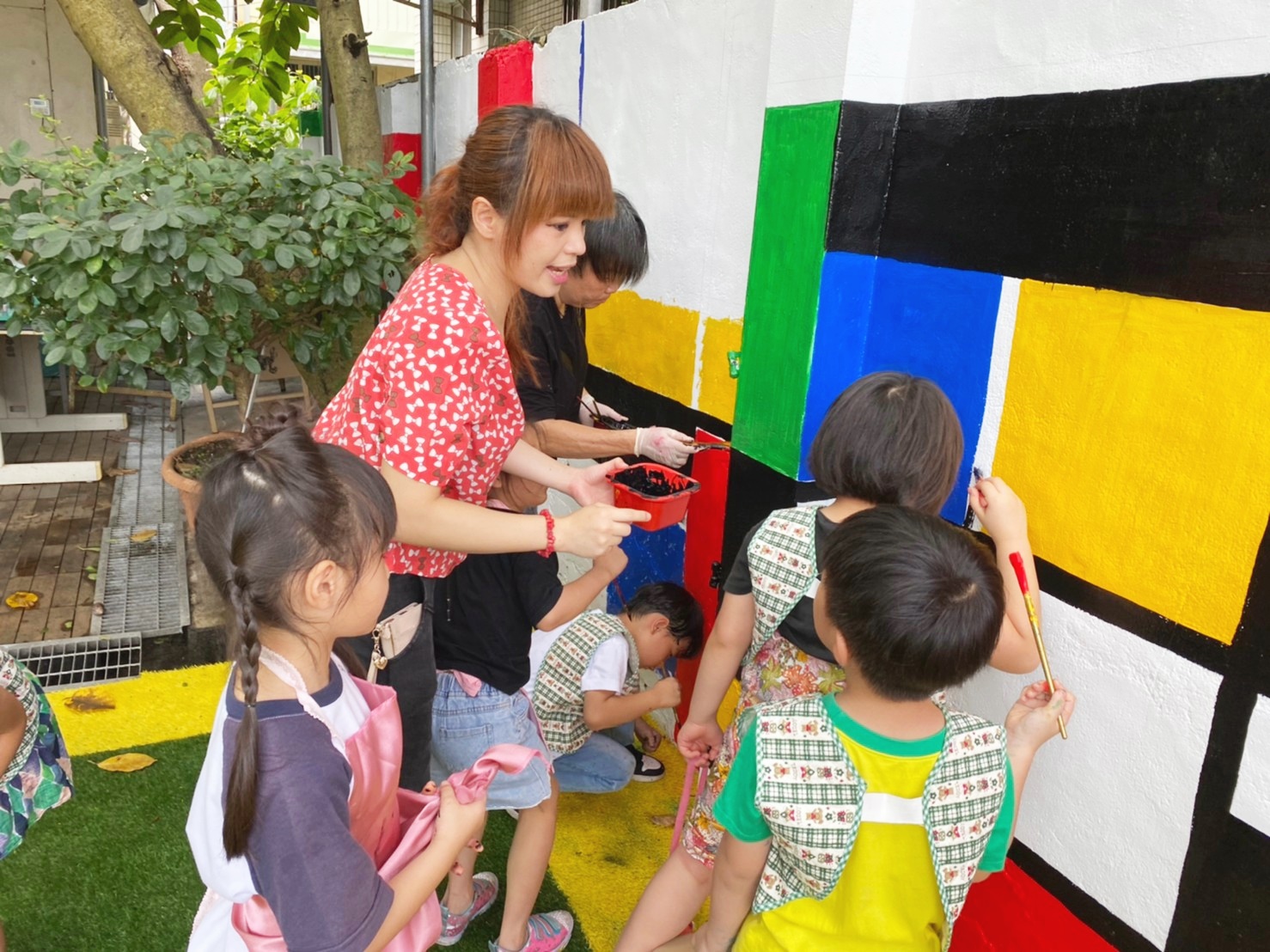 貝萊登幼兒園壁畫創造彩繪社區~成打卡勝地