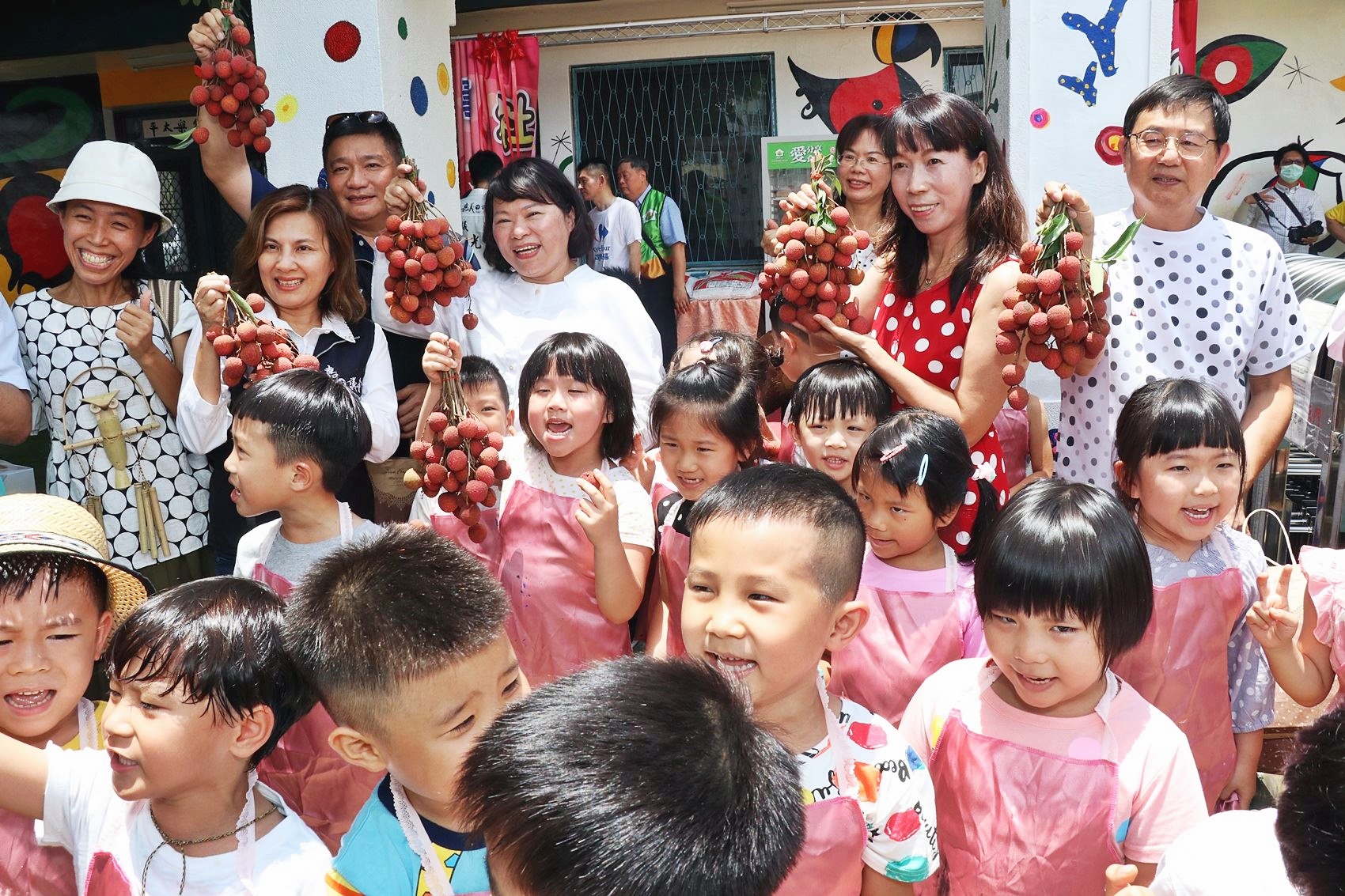 貝萊登幼兒園壁畫創造彩繪社區~成打卡勝地