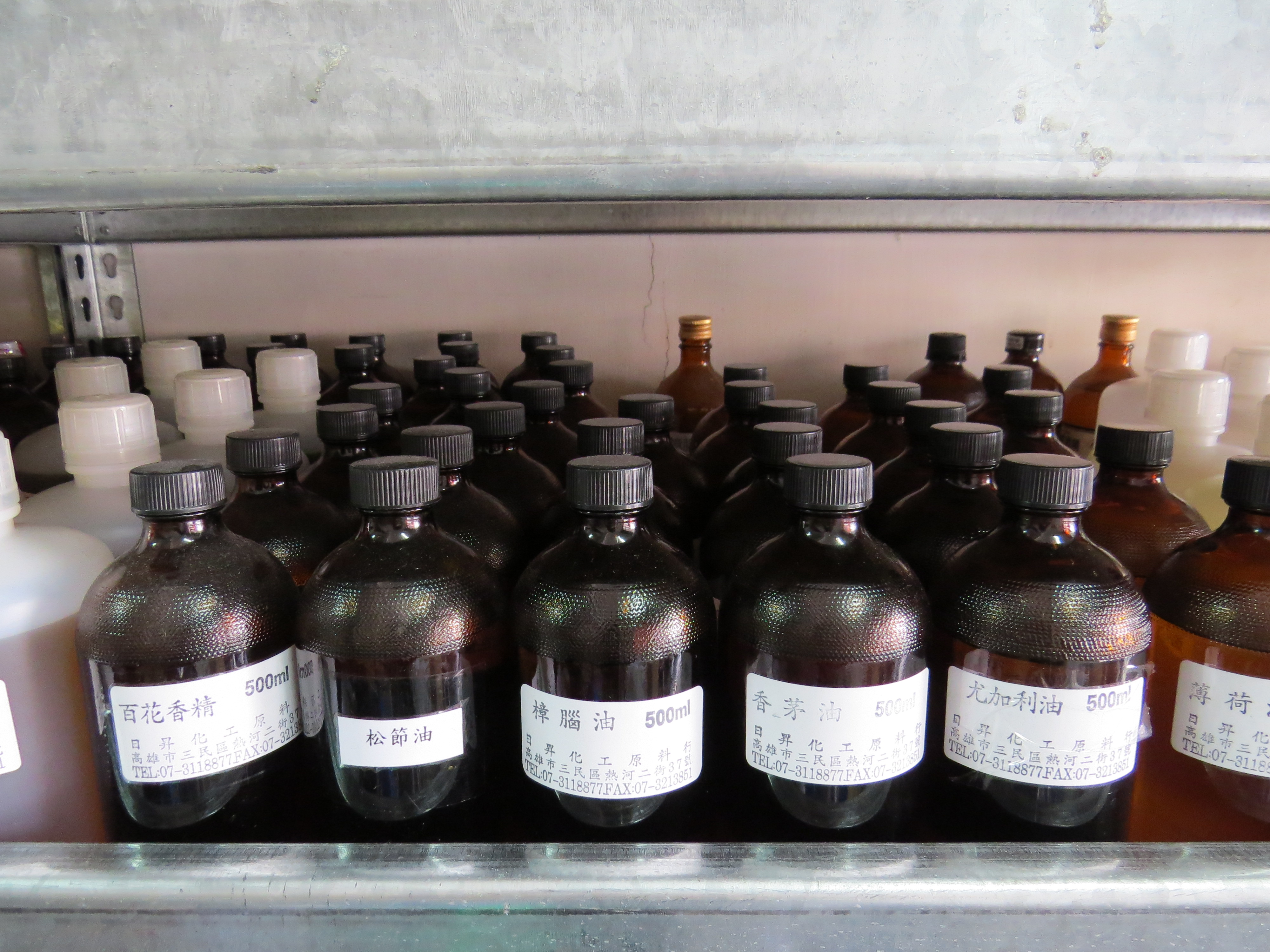 香茅油、尤加利油、薄荷油