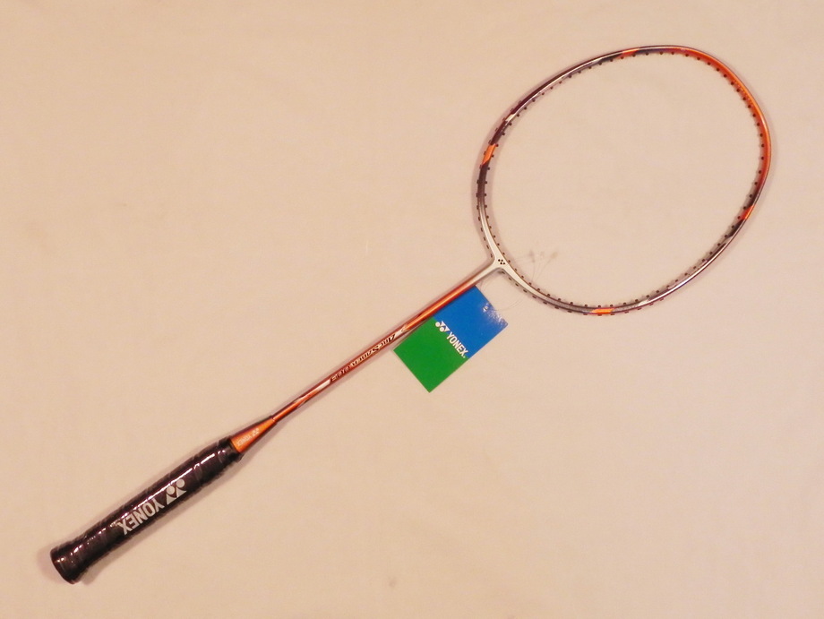 YONEX