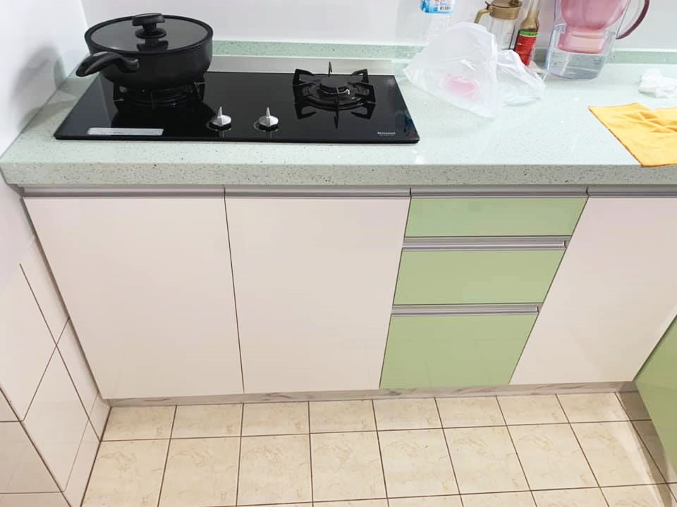 石英石檯面+結晶剛烤門片+塑合板桶身