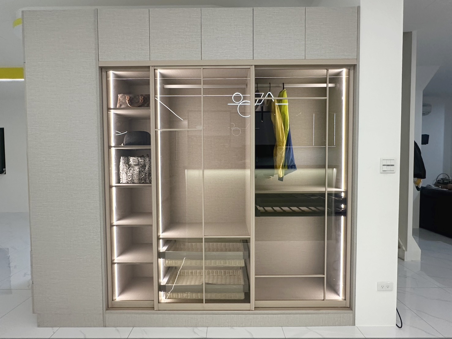 系統傢具-推拉門衣櫥