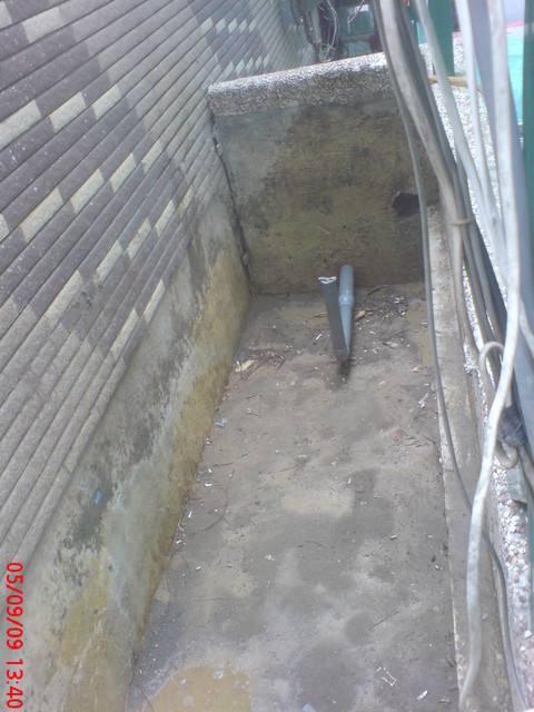 花圃凹處混凝土補平