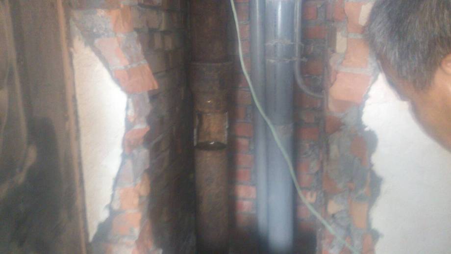 管道間排水管破裂配管施工