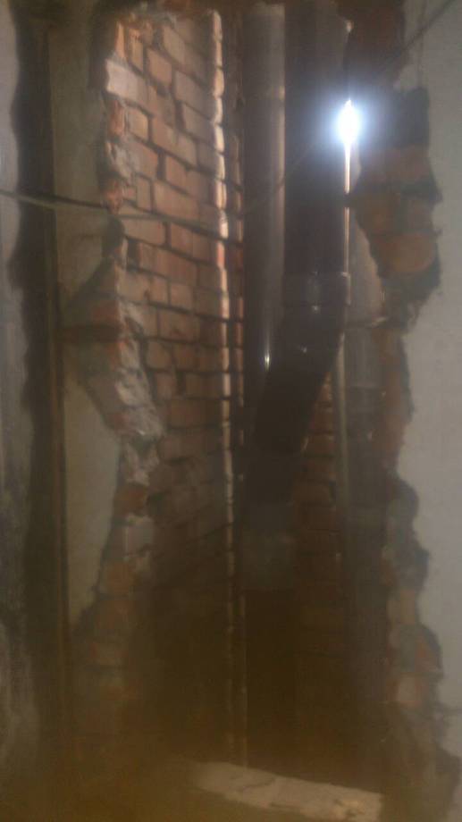 管道間排水管破裂配管施工