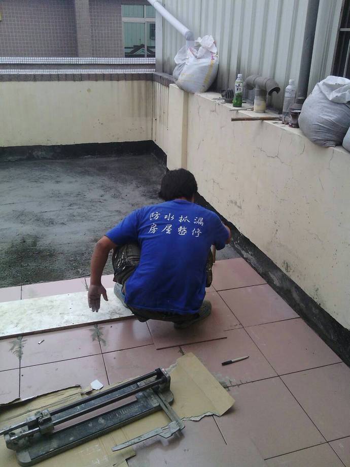 屋頂防水及磁磚舖設