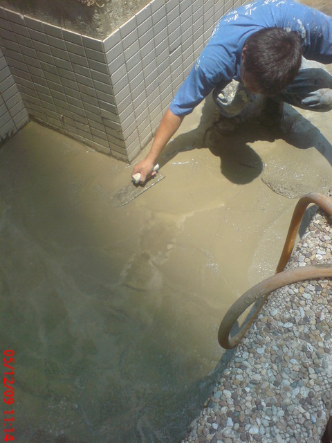 凹凸處水泥補平