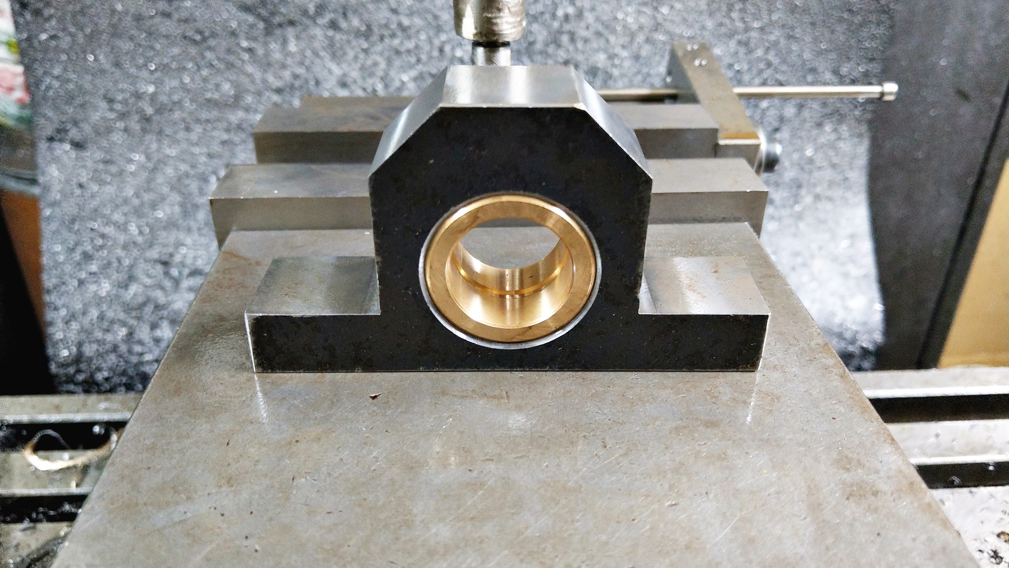 軸心固定座合銅緊配合