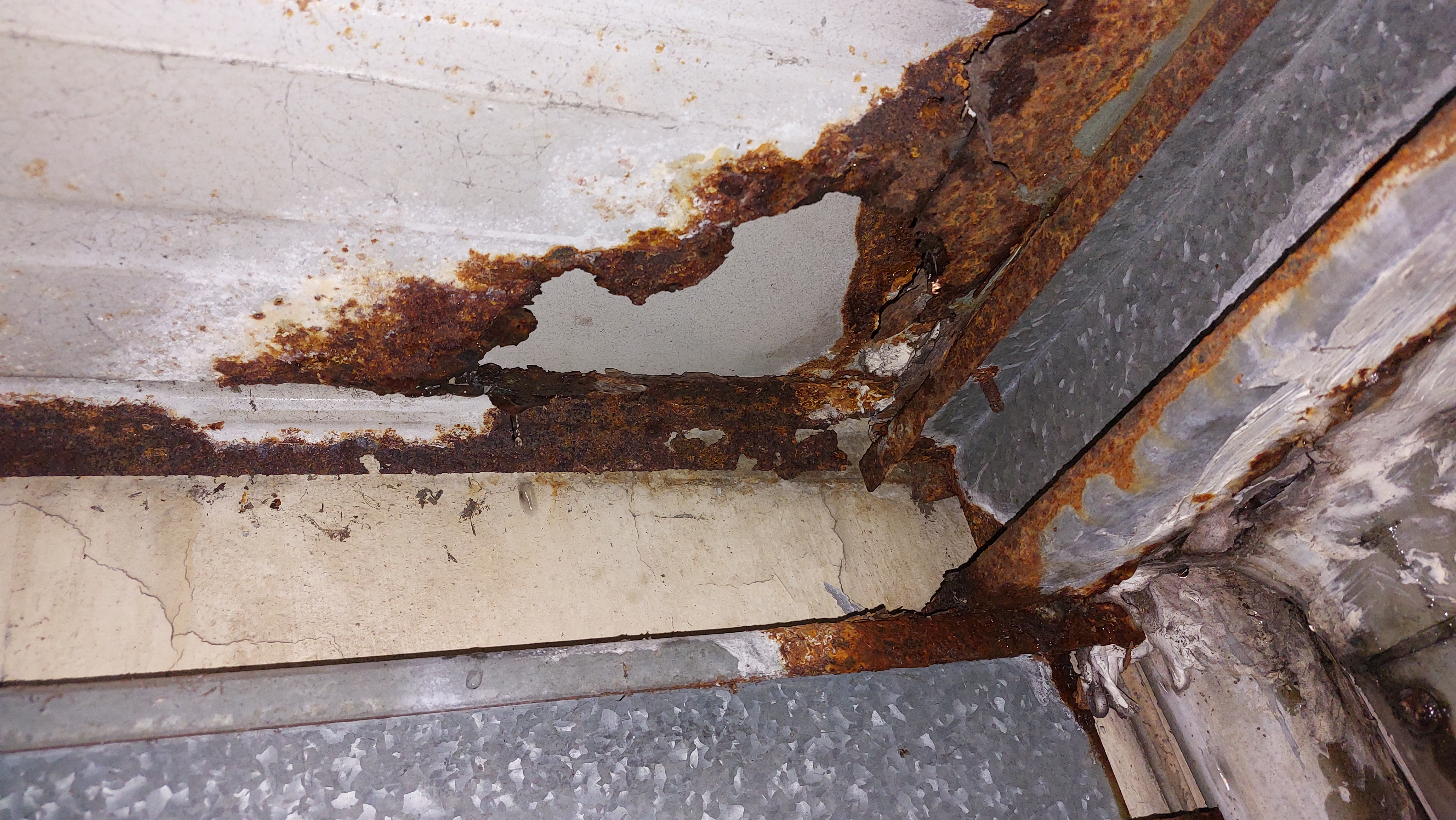 40年舊鐵皮屋頂水槽生鏽更換