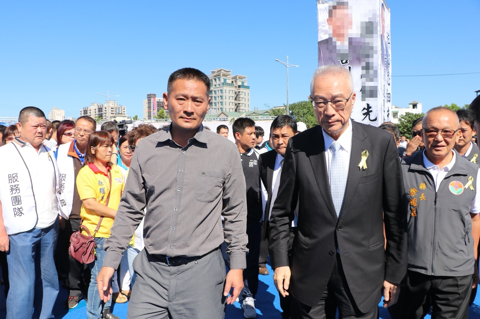 雙峰生命事業~苗栗議長游忠鈿出殯，破億名車隊伍開道送行