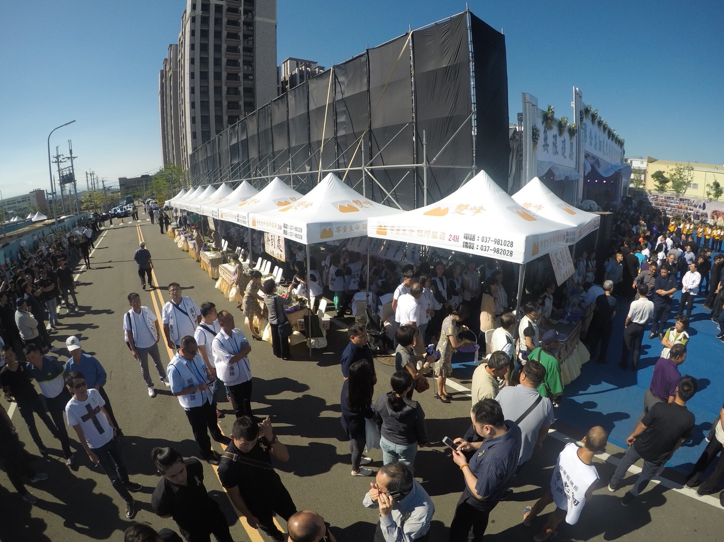 雙峰生命事業~苗栗議長游忠鈿出殯，破億名車隊伍開道送行