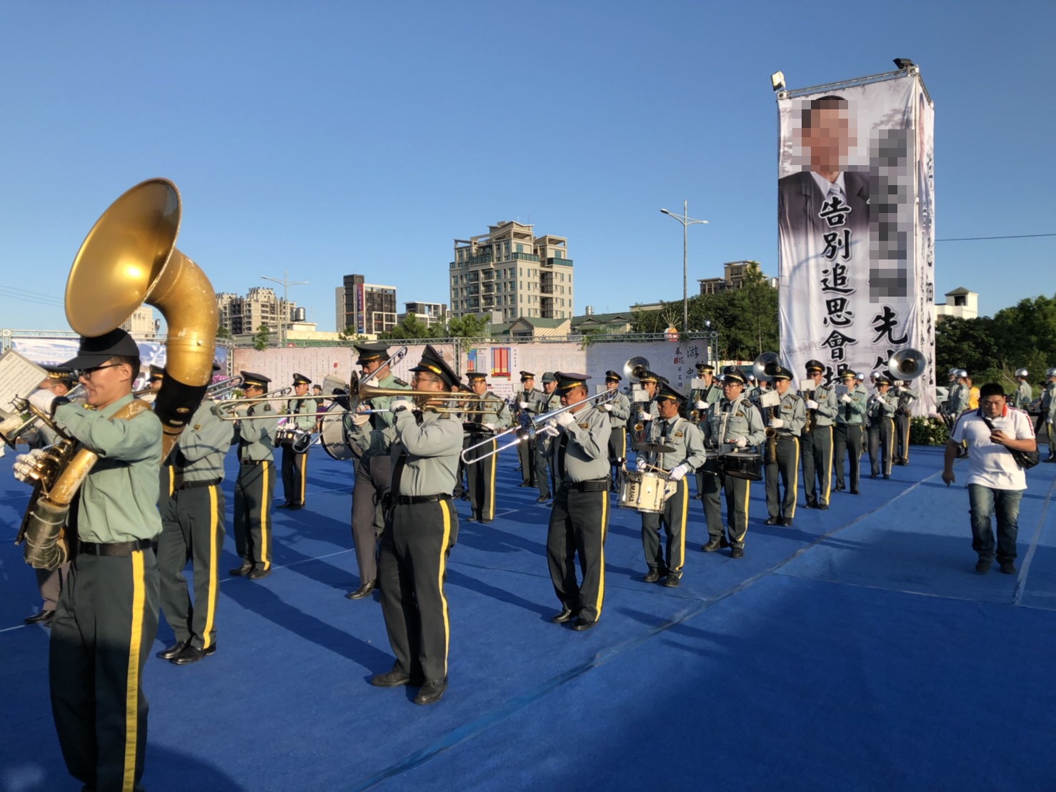 雙峰生命事業~苗栗議長游忠鈿出殯，破億名車隊伍開道送行