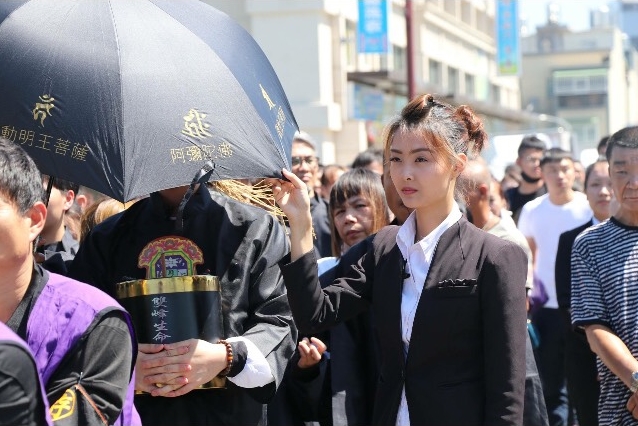 雙峰生命事業~苗栗議長游忠鈿出殯，破億名車隊伍開道送行