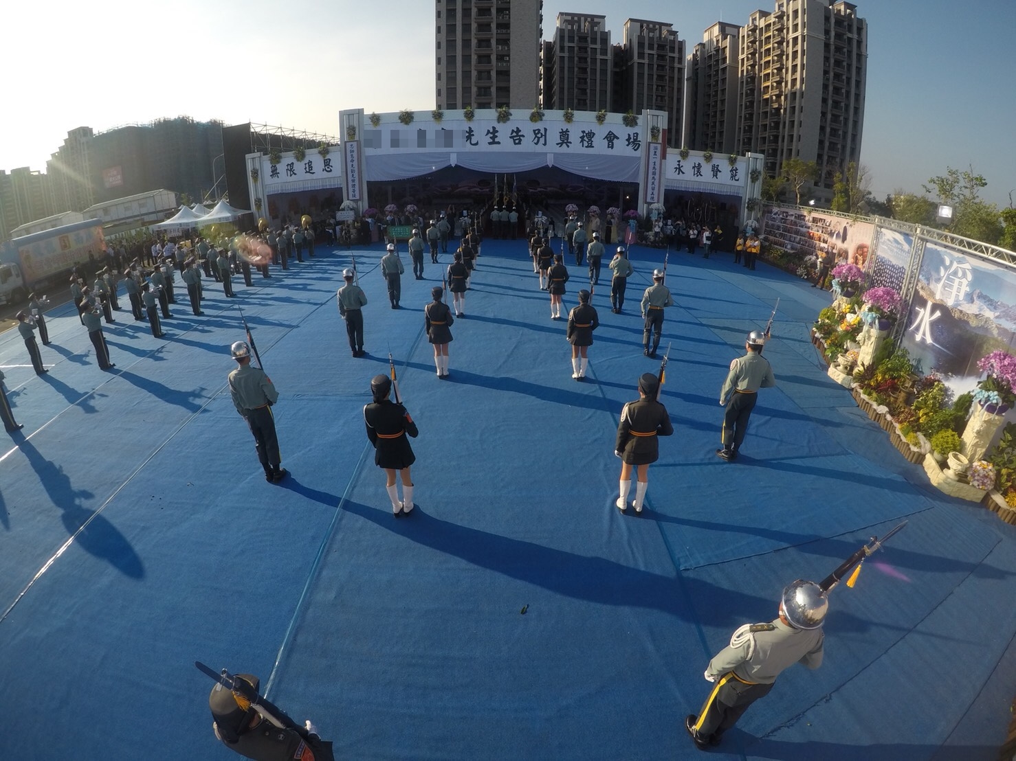 雙峰生命事業~苗栗議長游忠鈿出殯，破億名車隊伍開道送行