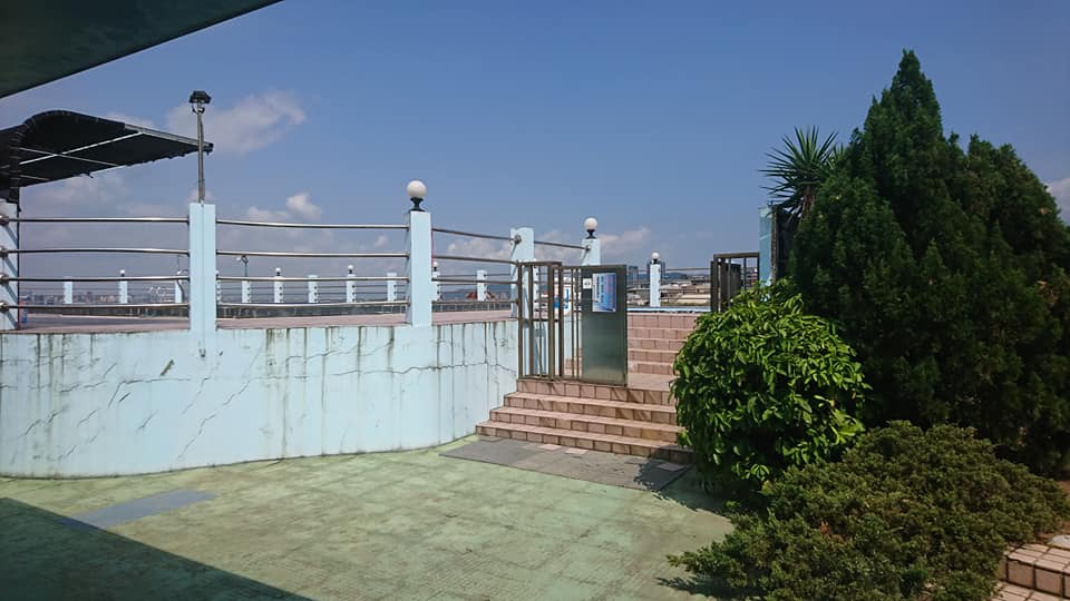 空中花園泳池施工。