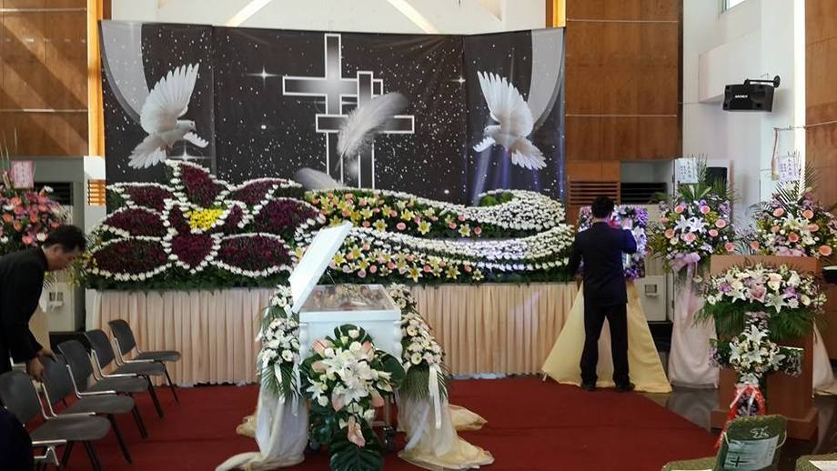 基督教告別式會場佈置