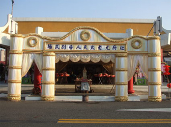 台南市殯儀館乙級廳外觀佈置❀台南花店-萬花園花藝設計❀