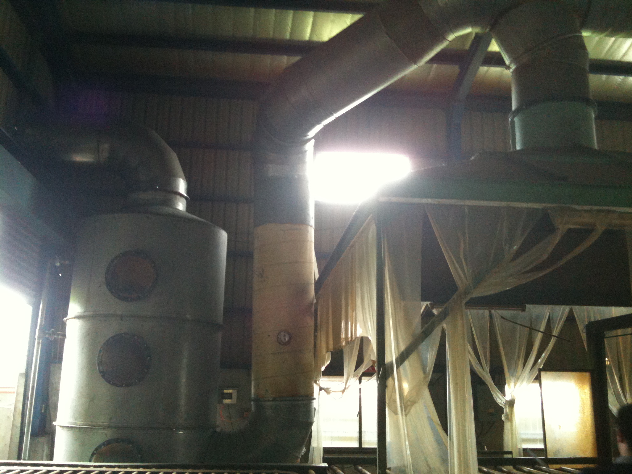 發泡機吸罩加配管施工