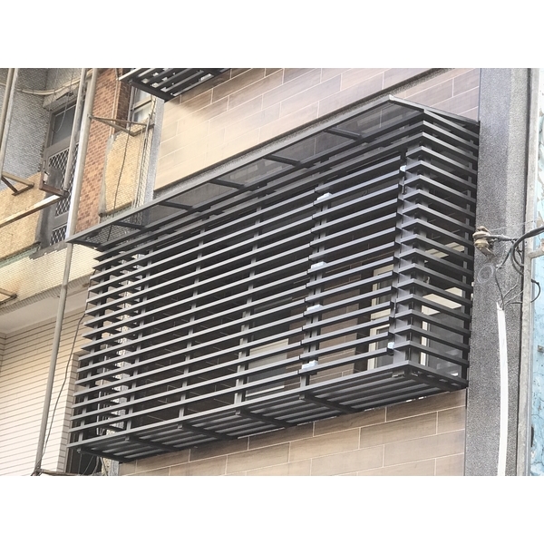 陽台防盜窗