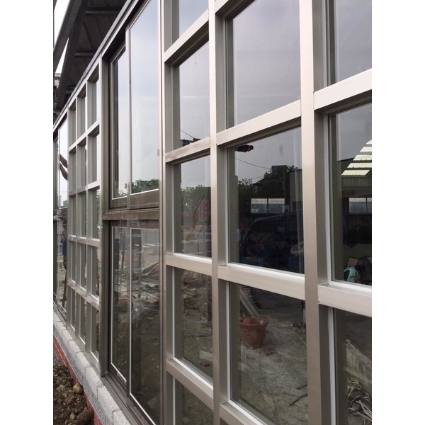 格子窗加氣密窗安裝