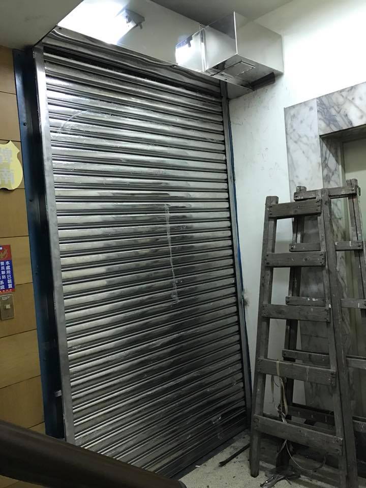 快速捲門