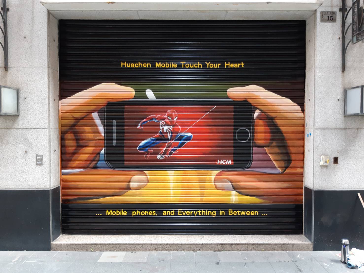 阿龍師鐵捲門彩繪