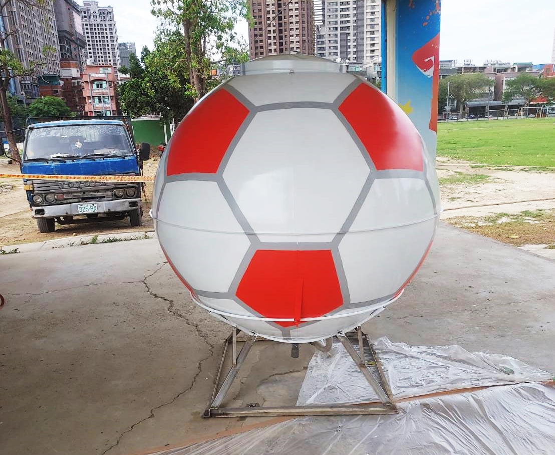 足球彩繪儲水塔
