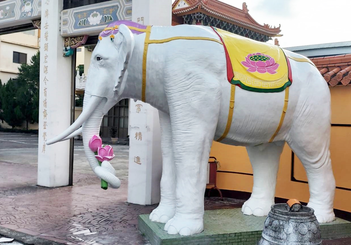 大象重新粉刷彩繪