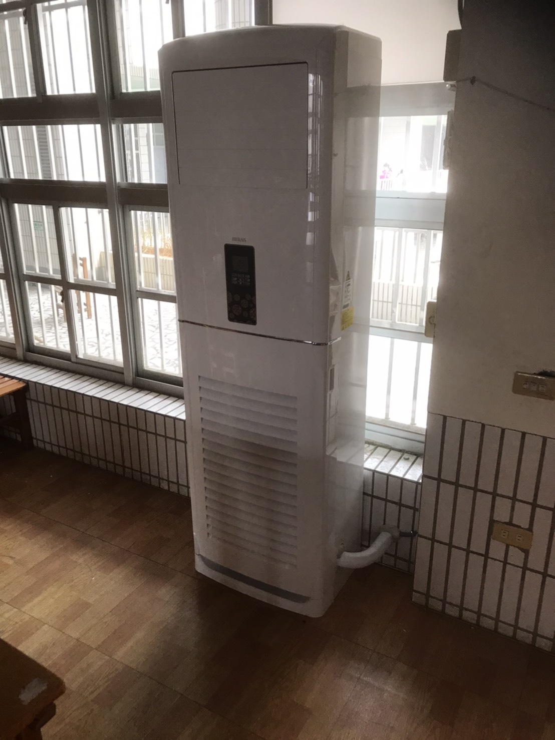 直立式箱型變頻冷氣❆華雄冷凍空調有限公司❆